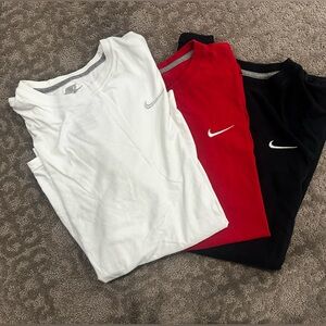 3XXL Nike men’s regular fit. One black, white and red.